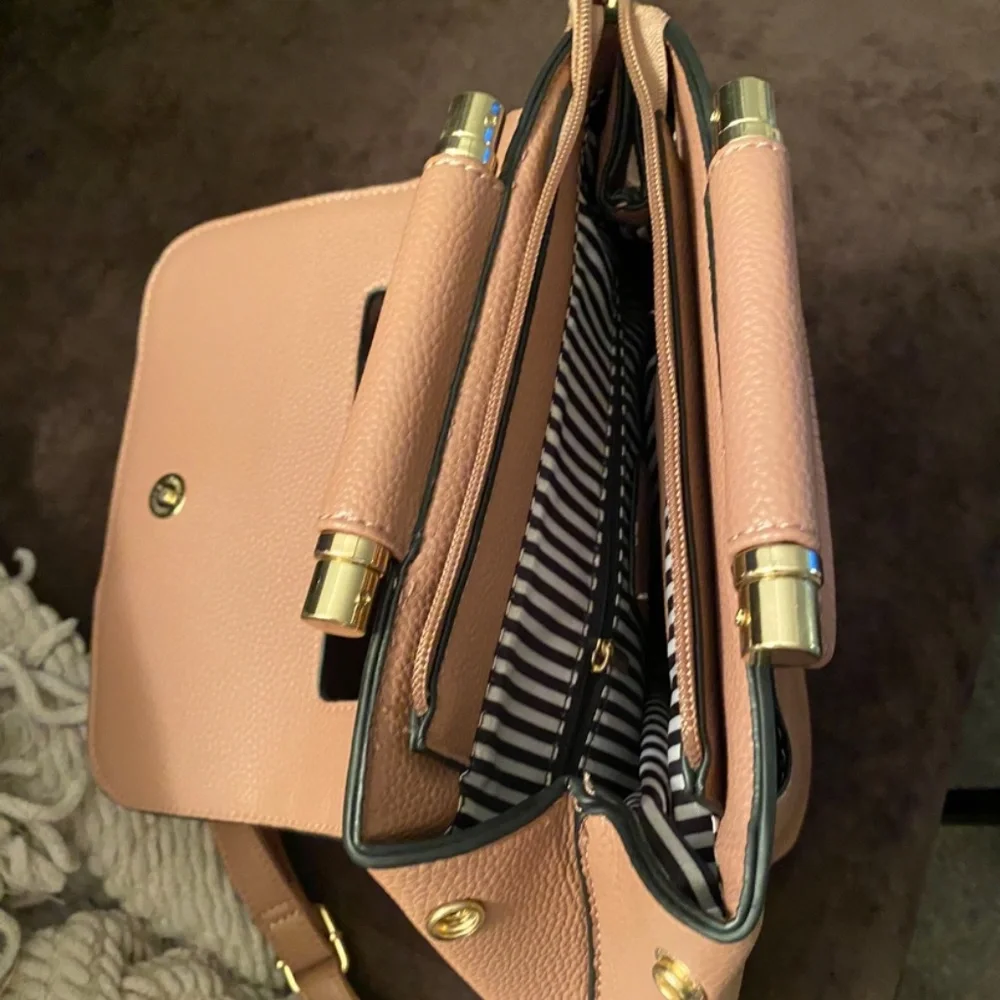 Backpack - Picture 4 of 6